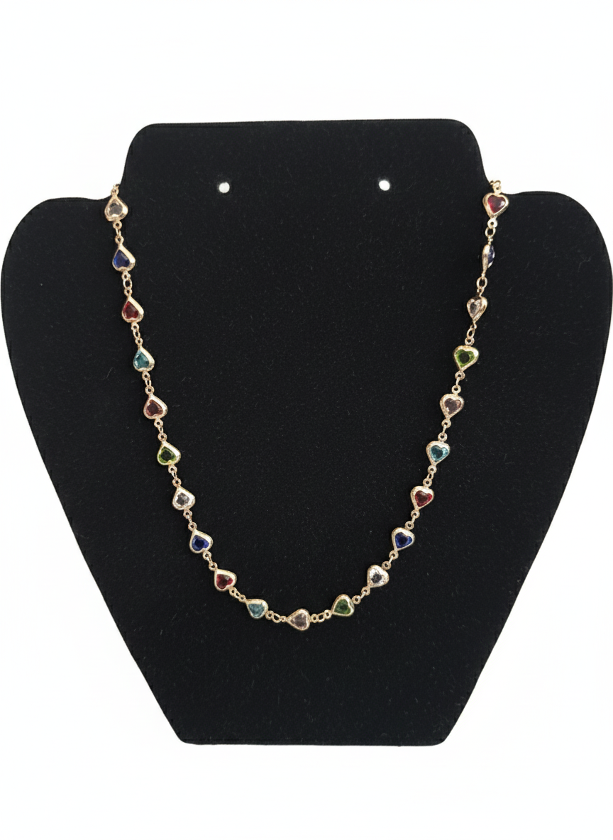 Collier Riviera Multicolore – Cœurs de Cristal et Fini Doré